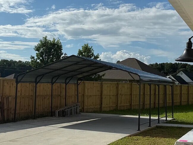 Building Photo - 300 N Rayleigh Dr