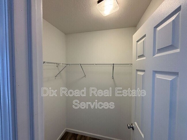 Building Photo - 2497 Deercove Ct.