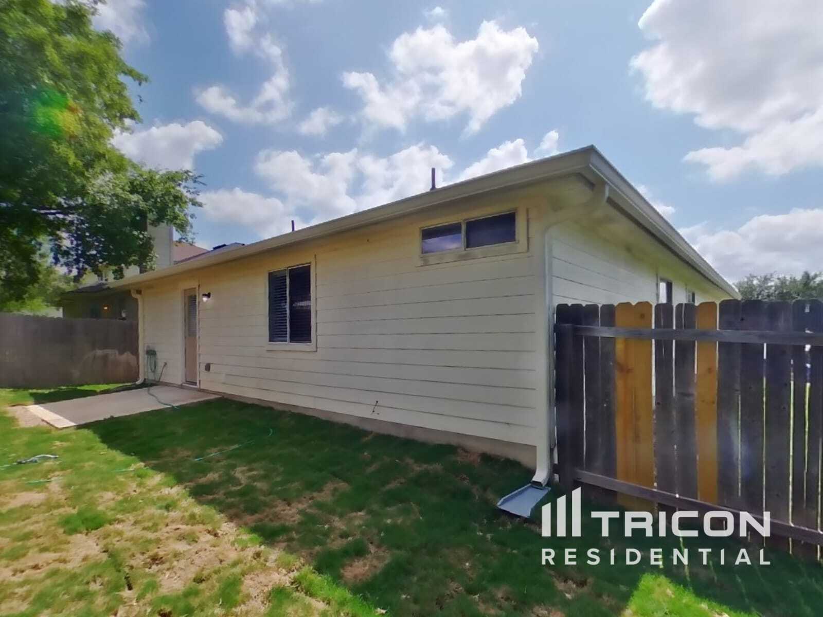 Building Photo - 1806 Marbach Woods