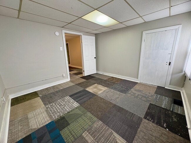 Building Photo - 2 Bedroom 1.5 Bathroom w/Bonus Room in York!