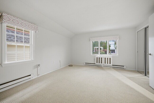 Building Photo - 205 Hillspoint Rd