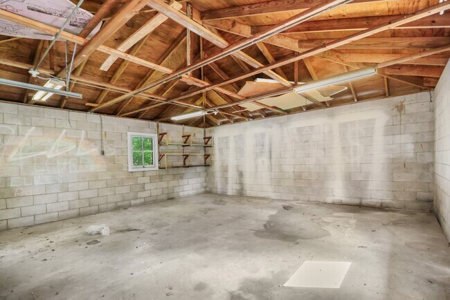 Building Photo - 10 Lexington Dr