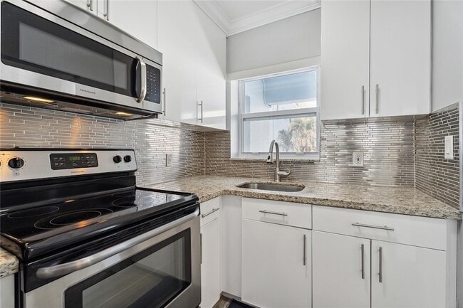 Building Photo - 315 Van Buren St