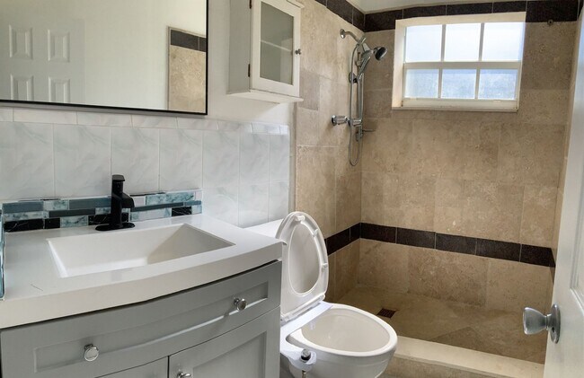 Building Photo - Charming 4-Bedroom, 3-Bath Home – Spacious...
