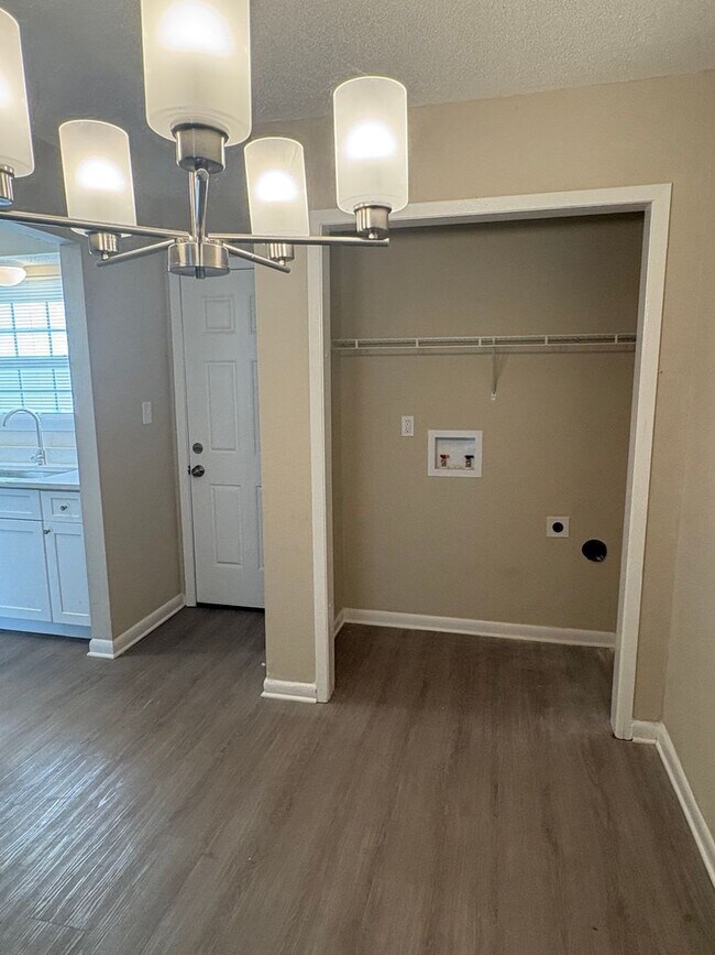 Building Photo - Newly Major Renovated Beverly Manor