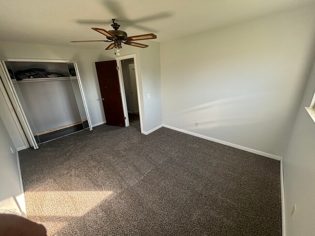 Building Photo - Columbine Ave