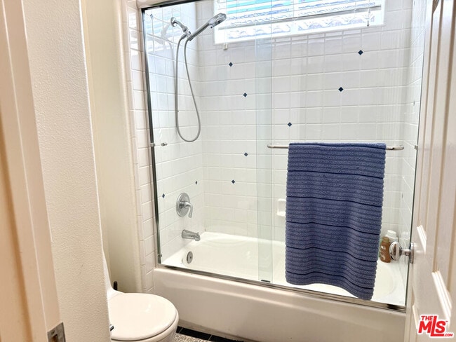 Building Photo - 5 Marisol