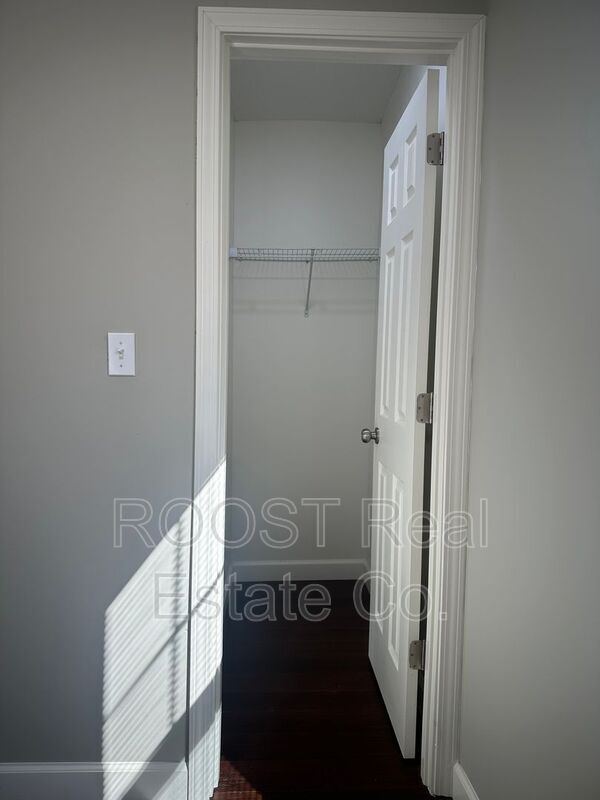 Building Photo - 270-272-272 S Yale Ave