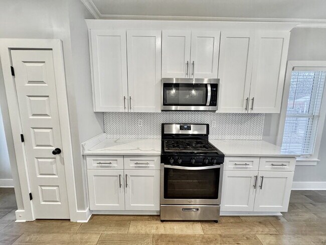 Building Photo - 441 Josephine St