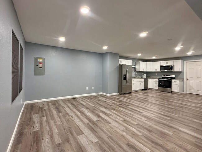 Building Photo - Updated 4 bedroom 2 bath home!