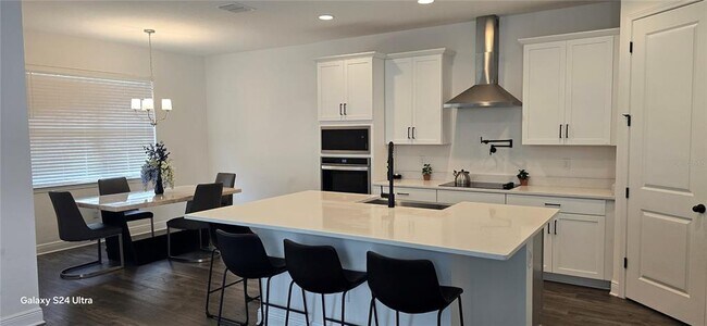 Building Photo - 18410 Blue Heron Cir