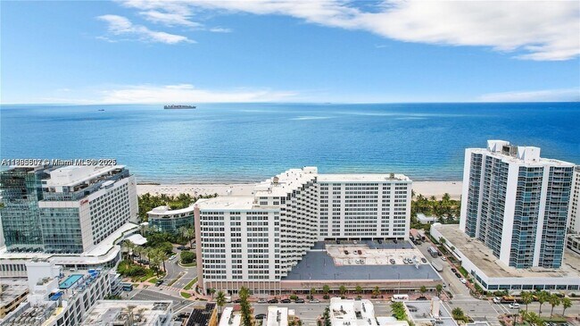 Building Photo - 2899 Collins Ave