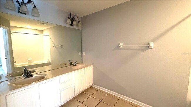 Building Photo - 3336 Shallot Dr