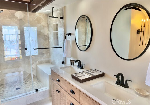 Building Photo - 327 Aster St