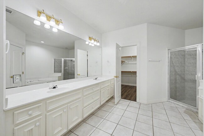 Building Photo - 3334 Hemingway Dr