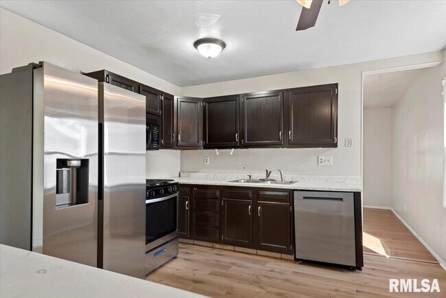 Building Photo - 400 Lexington Heights Dr