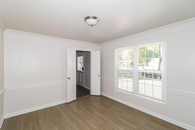 Building Photo - 109 W Pecan Valley St