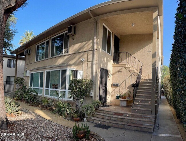 Building Photo - 5728 Hazeltine Ave