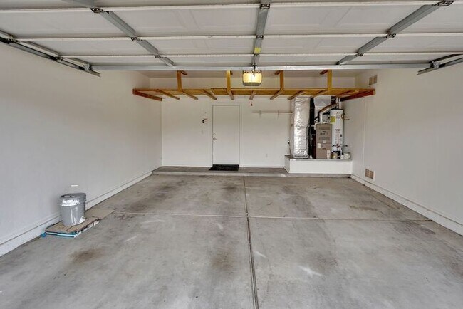Building Photo - Pending/ Rented - Sunlit Serenity in Rita ...