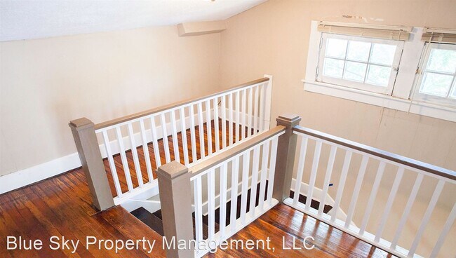 Building Photo - 4 br, 1 bath House - 400 N. Reserve St.