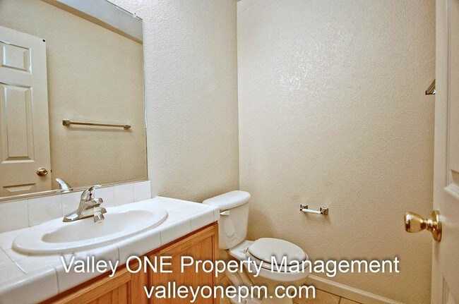 Building Photo - 1120 E Monte Vista Ave, Turlock, CA 95382