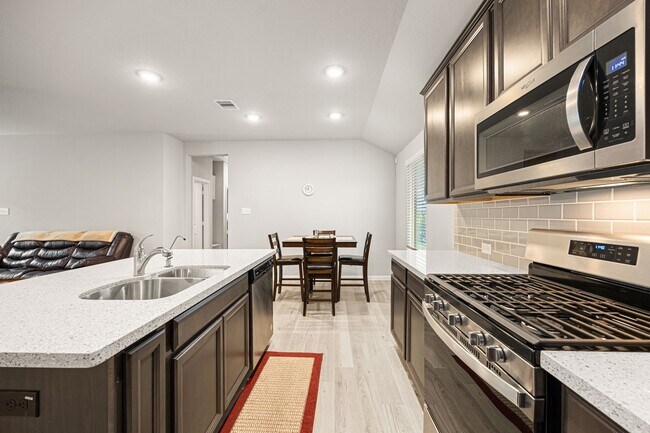 Building Photo - 5422 Sunway Dr