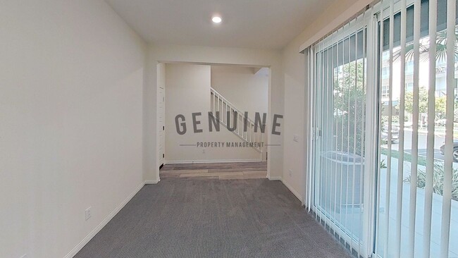 Building Photo - Beautiful Tri-Level 3Bd 2.5Ba Townhome in ...