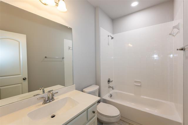 Building Photo - 16012 High Line Dr