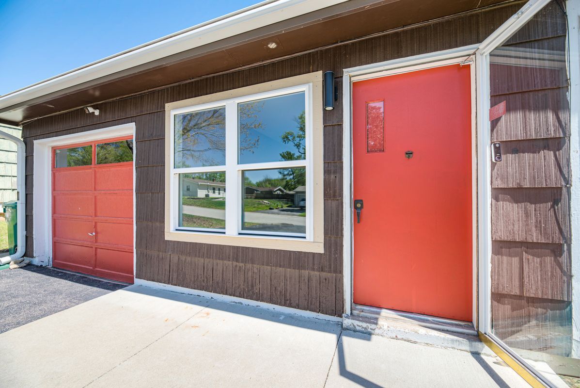 Building Photo - 2721 S 51st Terrace