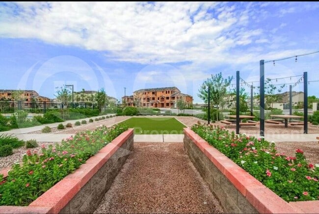 Building Photo - 1255 N Arizona Ave