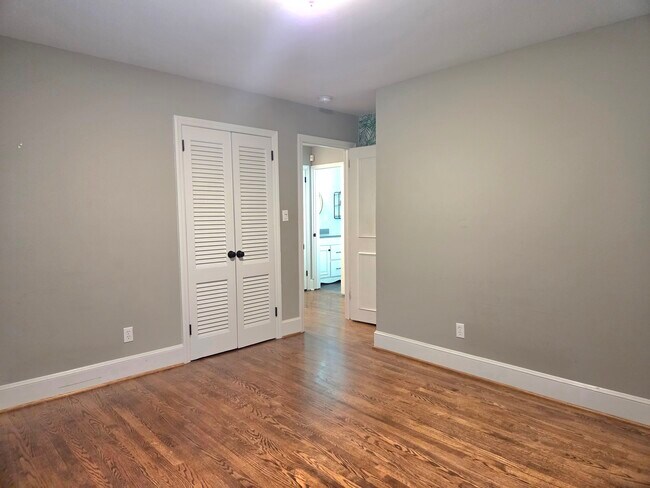Building Photo - 6126 Netherwood Dr