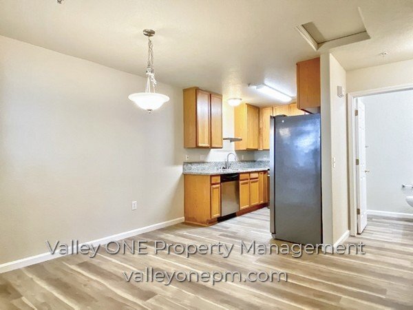 Building Photo - 1160 E Monte Vista Ave