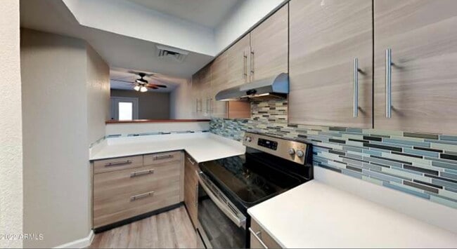 Building Photo - 1545 E Sahuaro Dr