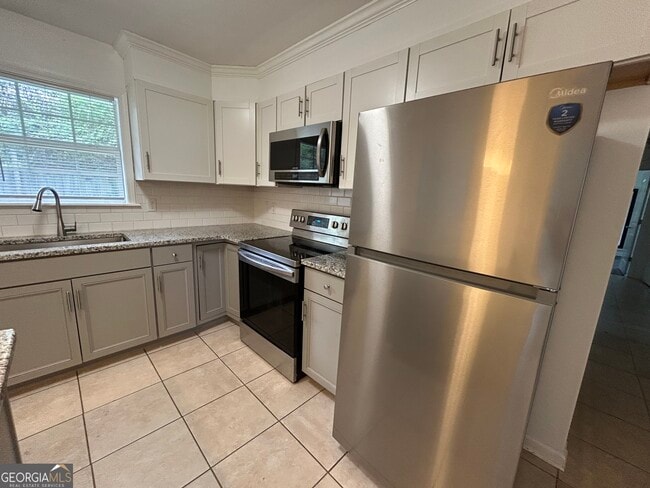 Building Photo - 5 Indianola Dr