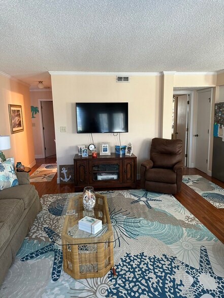 Building Photo - 1500 Cenith Dr