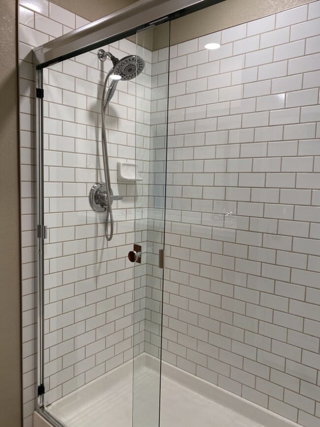 Building Photo - $300 Off 1st Month if Lease Starts by 5/1!