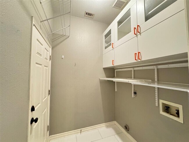 Building Photo - 8116 Manx Dr