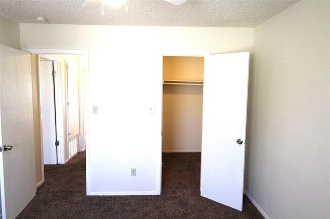 Building Photo - 304 Chalmette Dr