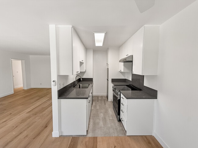 Building Photo - 6615 Pacific Ave