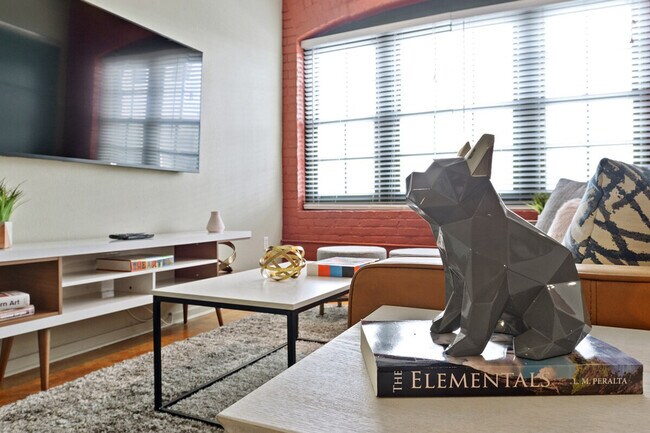 Building Photo - 1041 Constance St