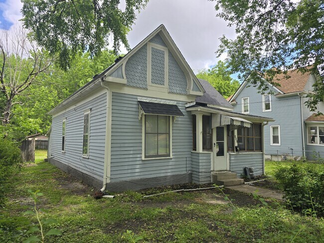 Building Photo - 232 Center St