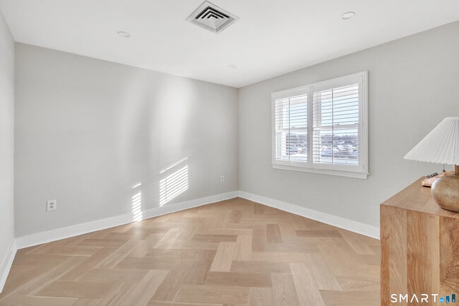 Building Photo - 43 Harbor Dr