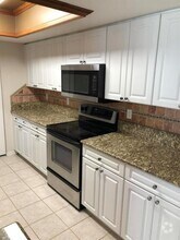 Building Photo - 1500 Crestwood Ct S