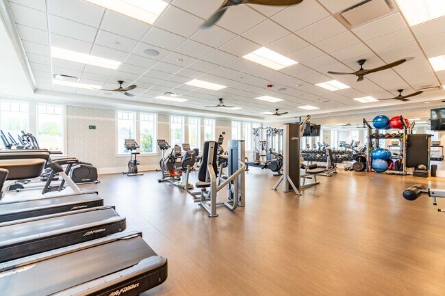 Building Photo - 55+ Del Webb community in Fuquay Varina with tons of amenities! -Available Now!