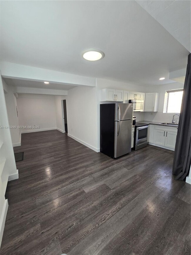 Building Photo - 1629 SW 6th St