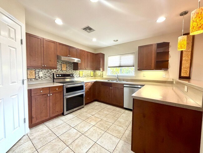 Building Photo - 75-654-654 Lalii Pl