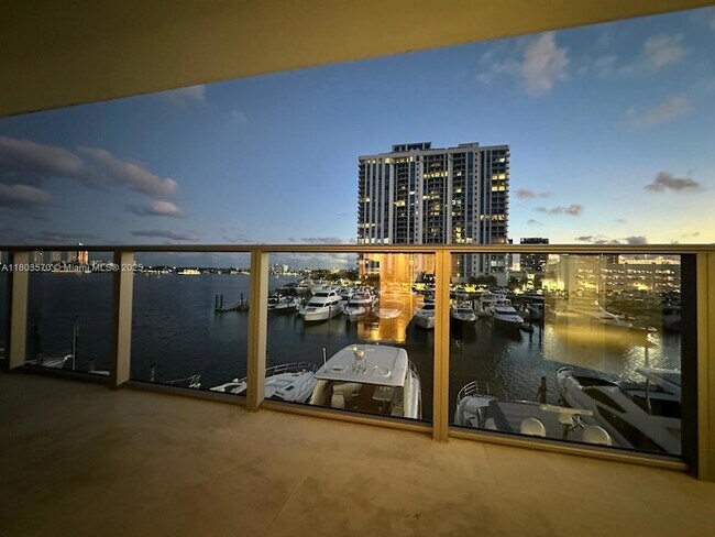 Building Photo - 17301 Biscayne Blvd