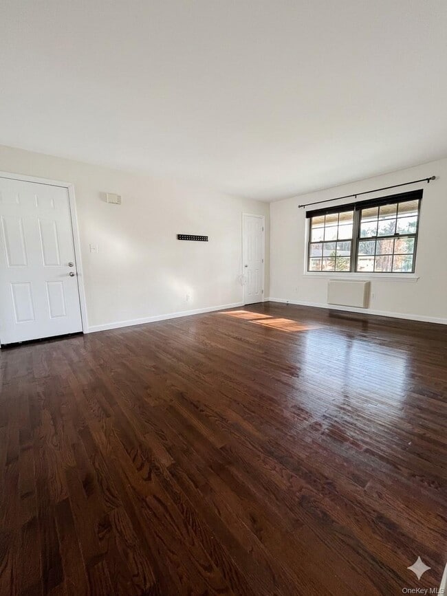 Building Photo - 5 Wildwood Dr