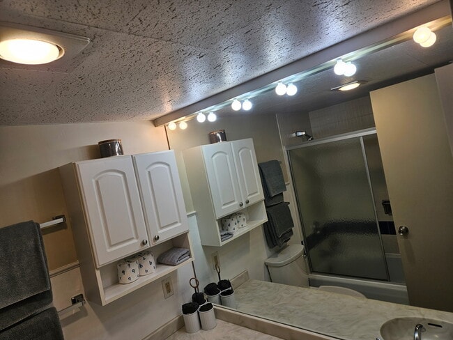 Building Photo - Cedar Lodge-310