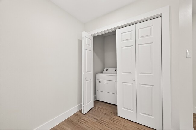 Building Photo - 6615 W Montgomery Rd